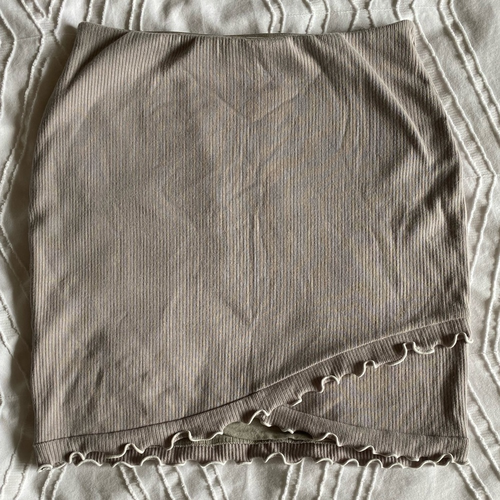 Aritizia Tan bodycon mini skirt